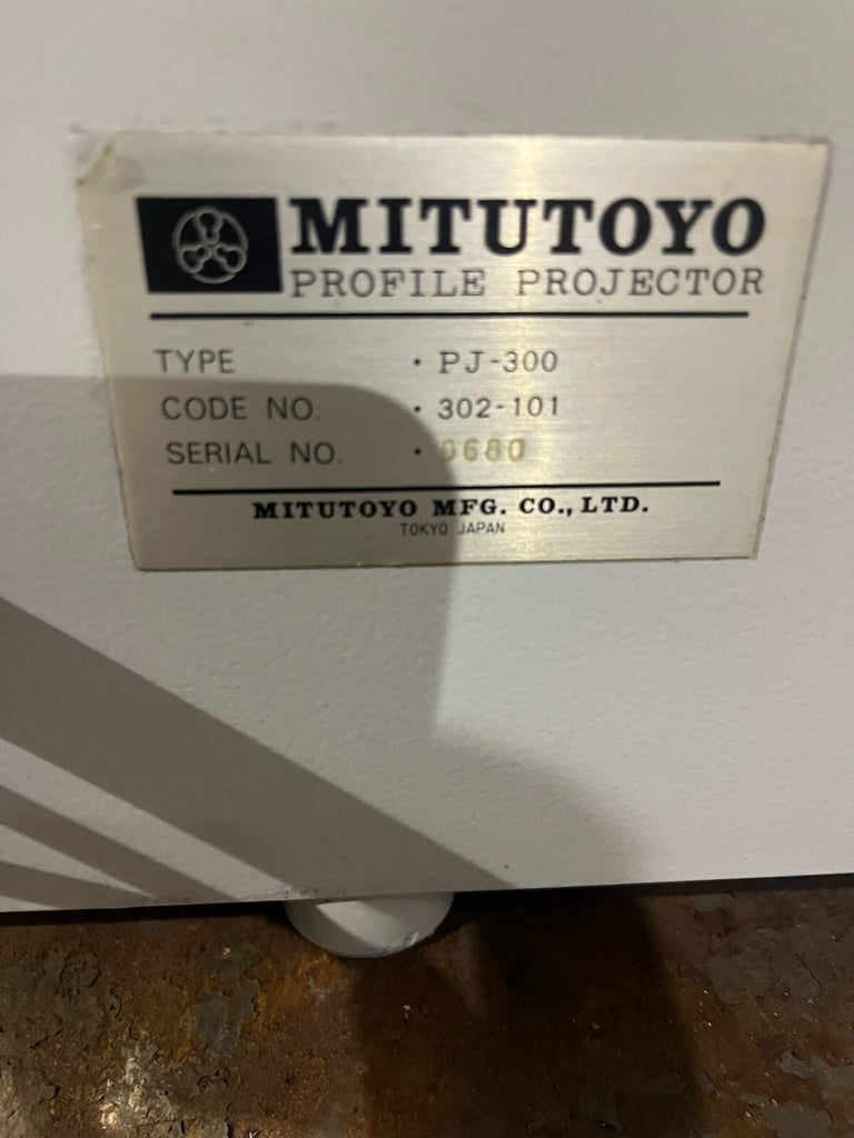 Mitutoyo PJ-300 Profile Projecter/Comparator w/Quadra DRO
