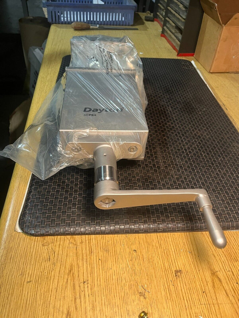 Dayton 4CPE9 Precision 6" Machine Vise w/Swivel. NEW