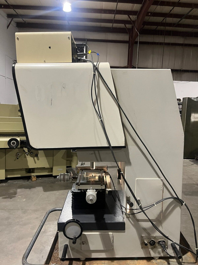 Mitutoyo PJ-300 Profile Projecter/Comparator w/Quadra DRO